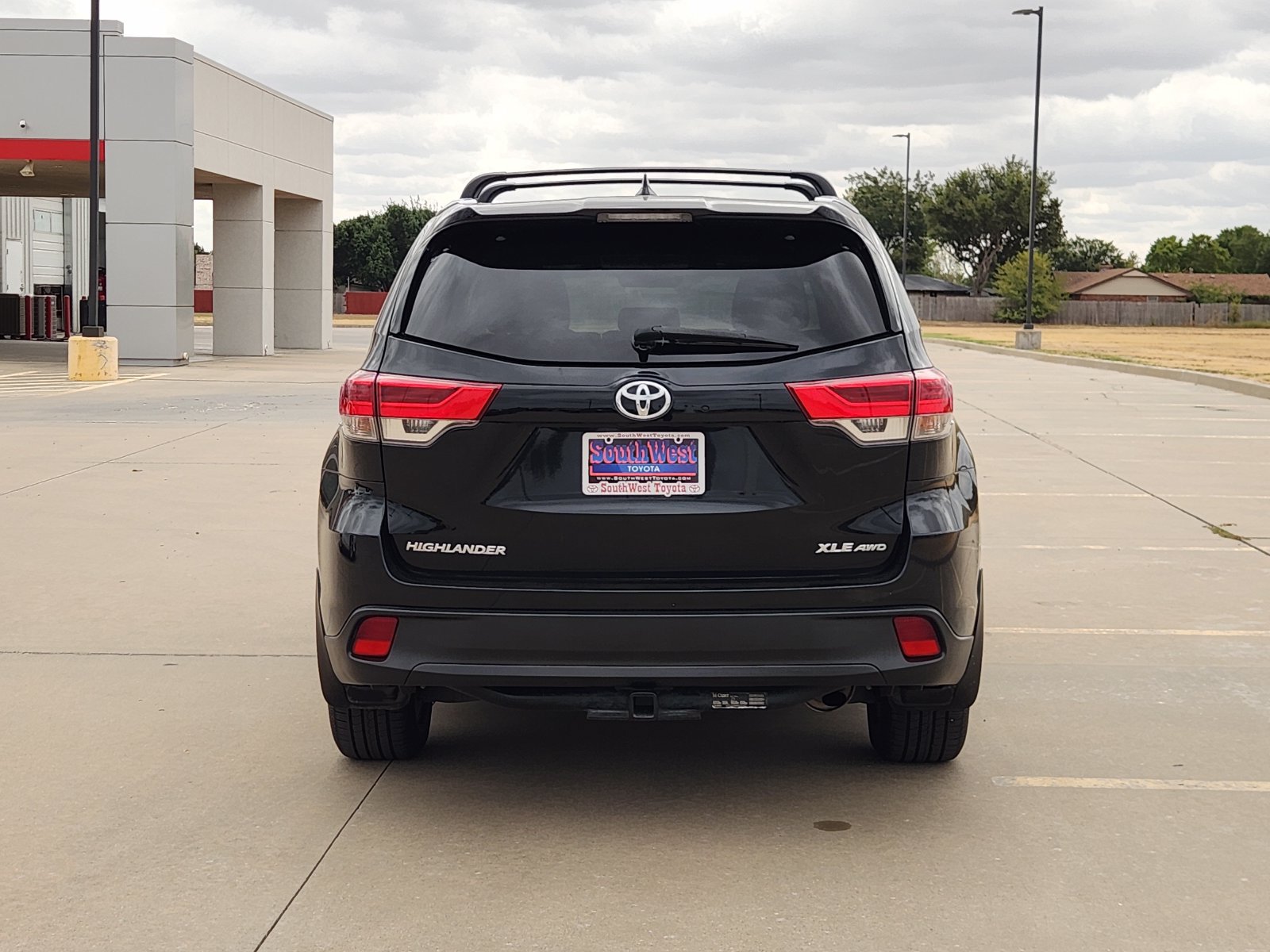 Used 2019 Toyota Highlander XLE AWD/4WD image 8