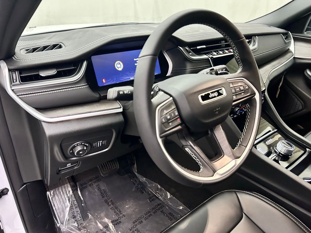 New 2025 Jeep Grand Cherokee Limited image 11