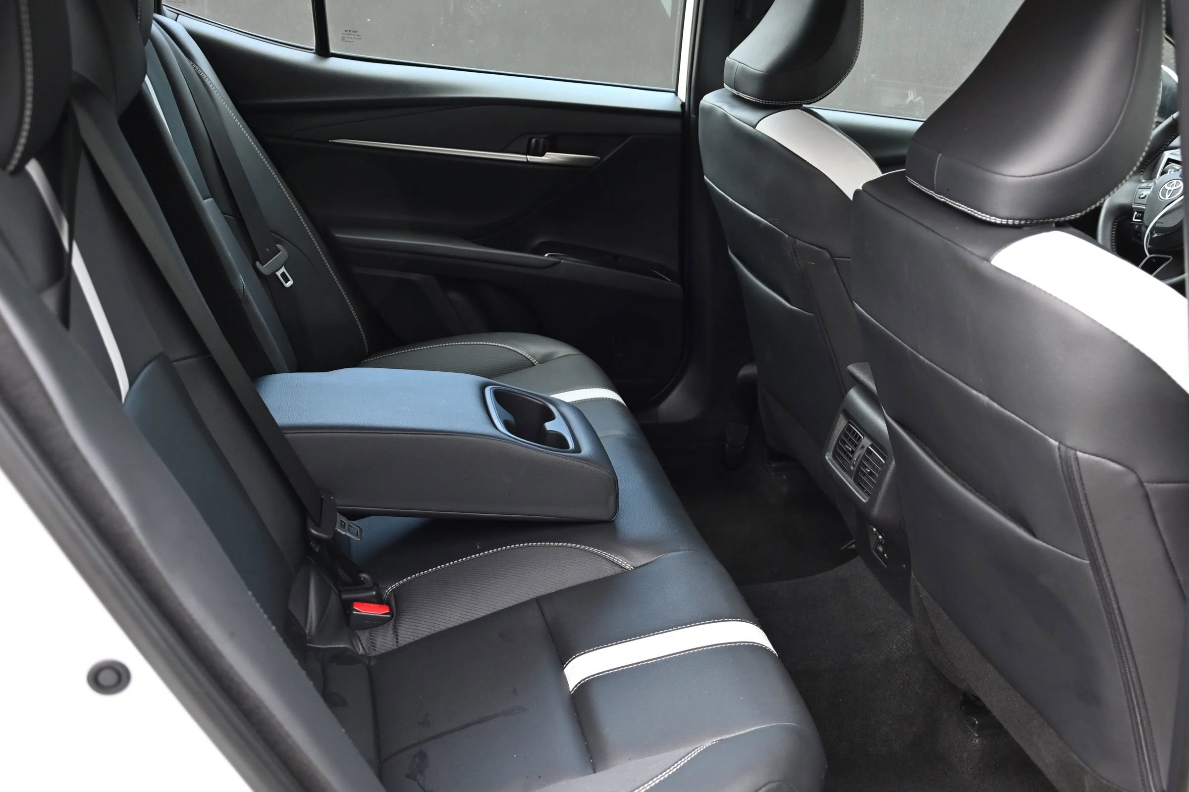 Used 2025 Toyota Camry SE image 18