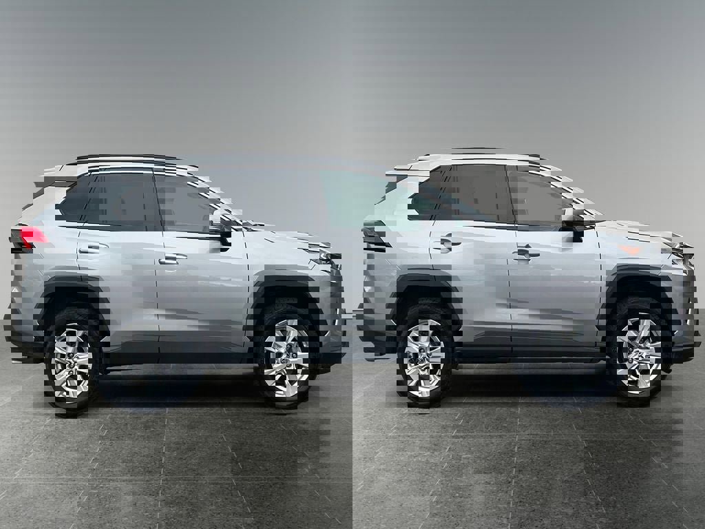 Used 2021 Toyota RAV4 XLE w/ XLE Grade Weather Package image 8