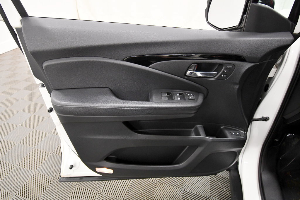 Certified 2017 Honda Pilot Touring image 13