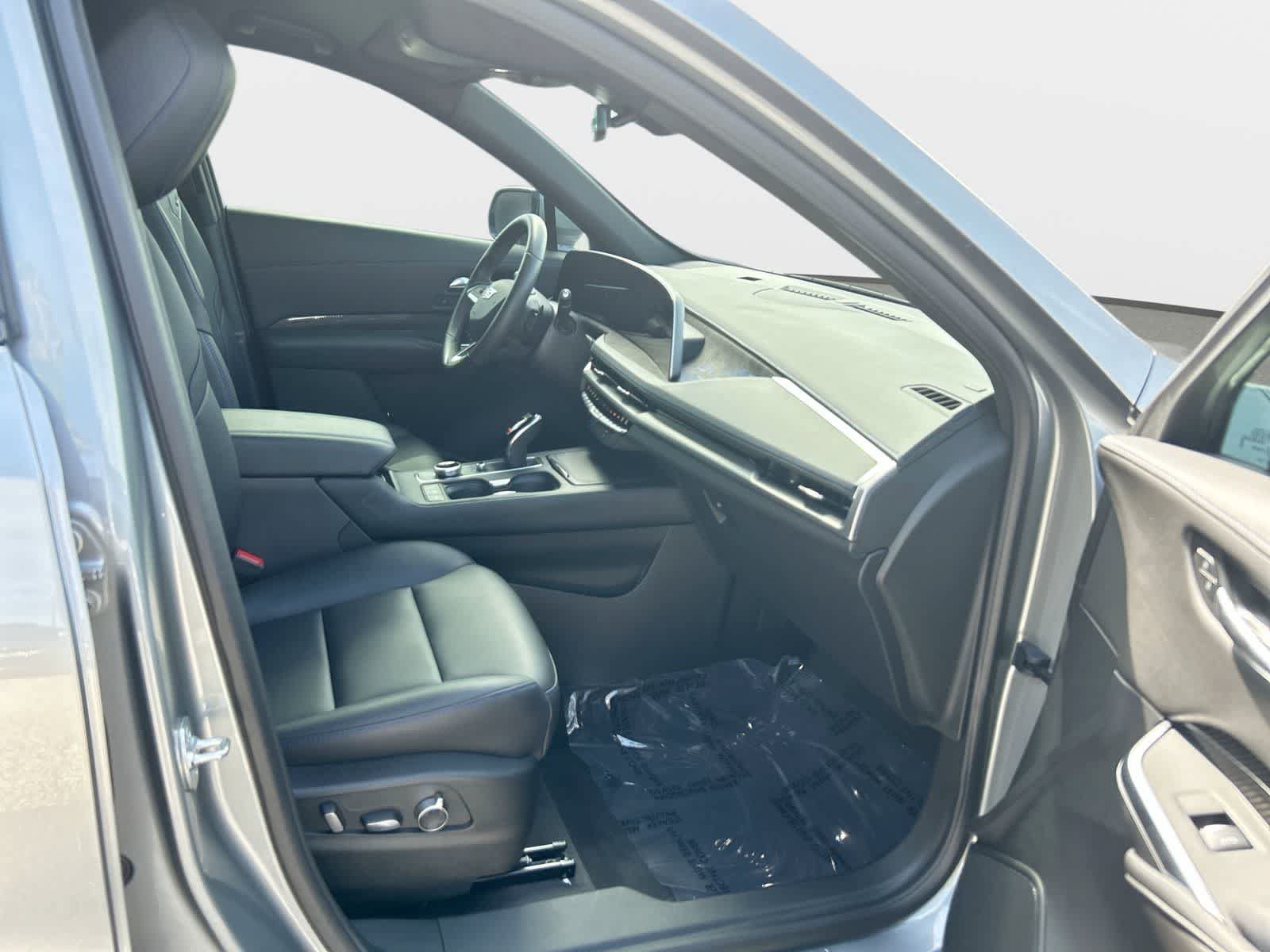 Used 2024 Cadillac XT4 Sport FWD image 14