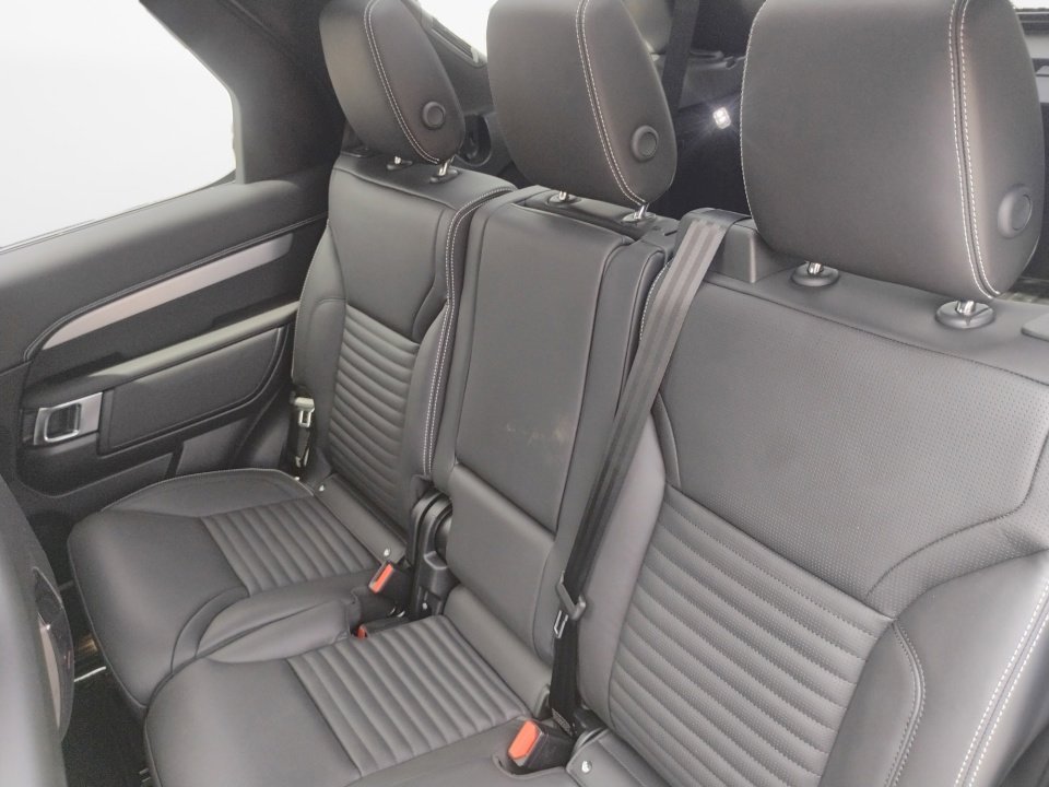 New 2026 Land Rover Discovery Limited Edition AWD/4WD image 12