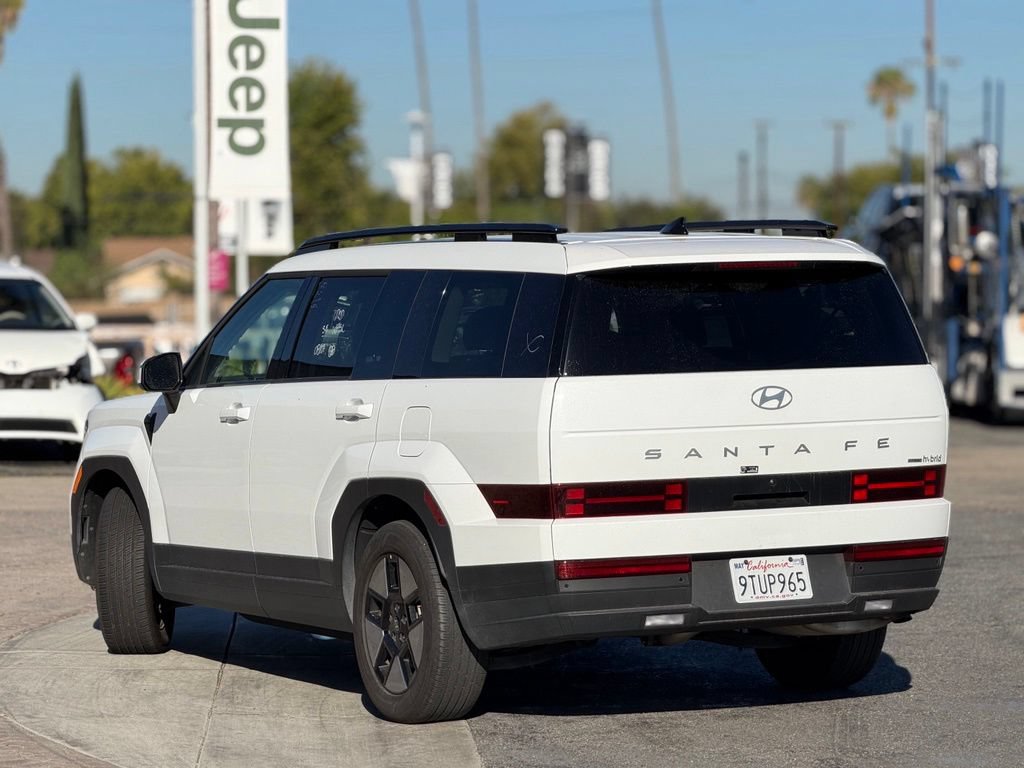 Used 2025 Hyundai Santa Fe SEL AWD/4WD image 2