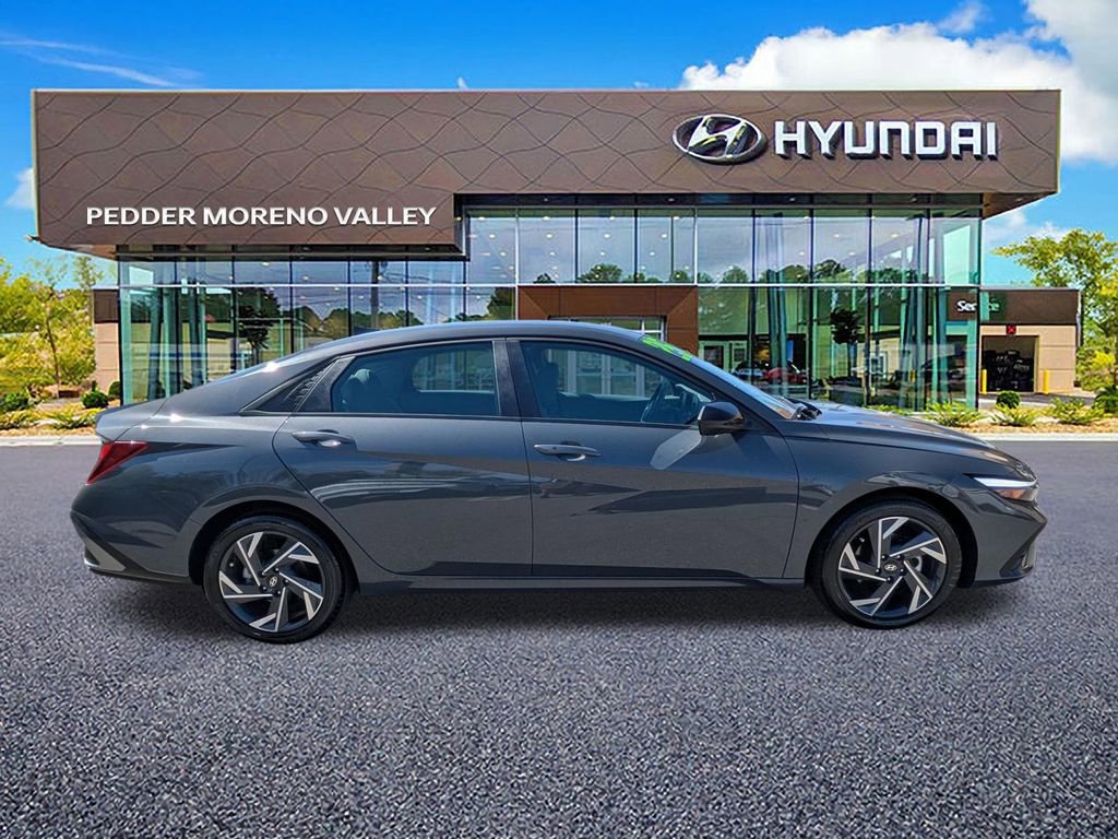 Certified 2025 Hyundai Elantra Sport image 2