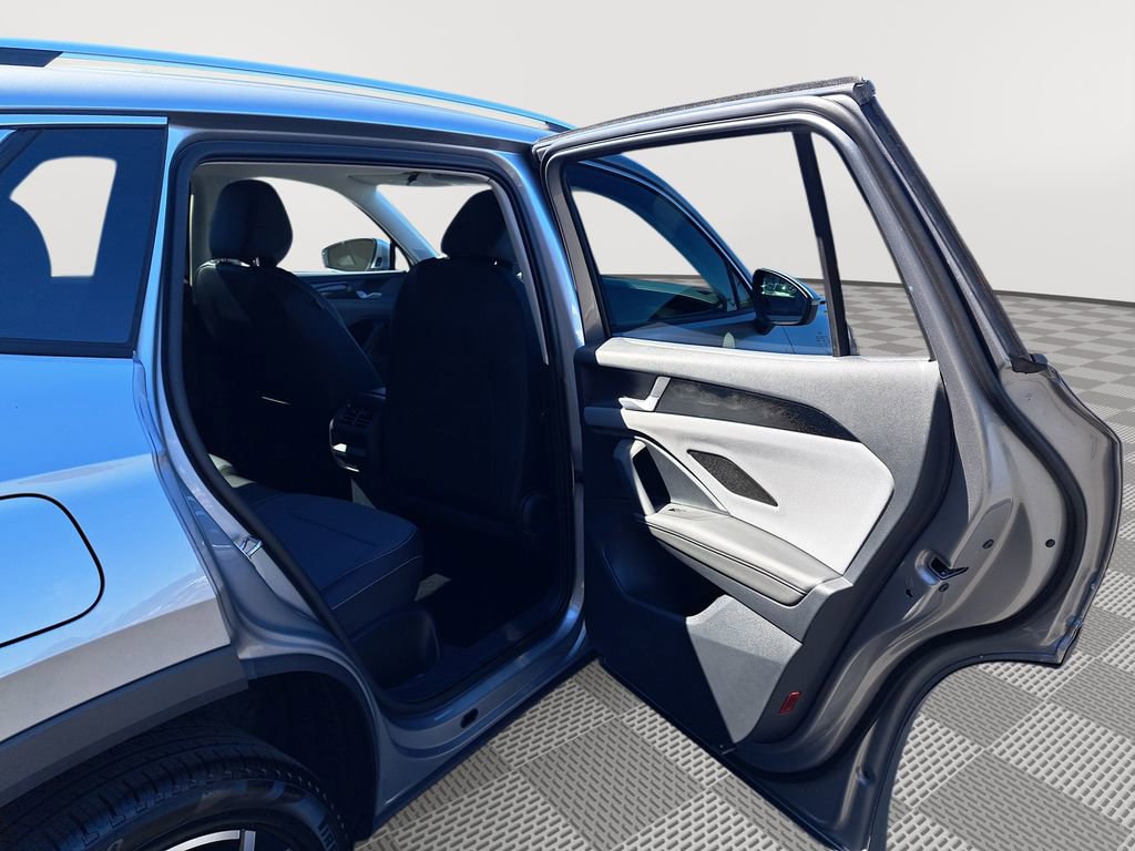 New 2025 Volkswagen Tiguan SE image 15