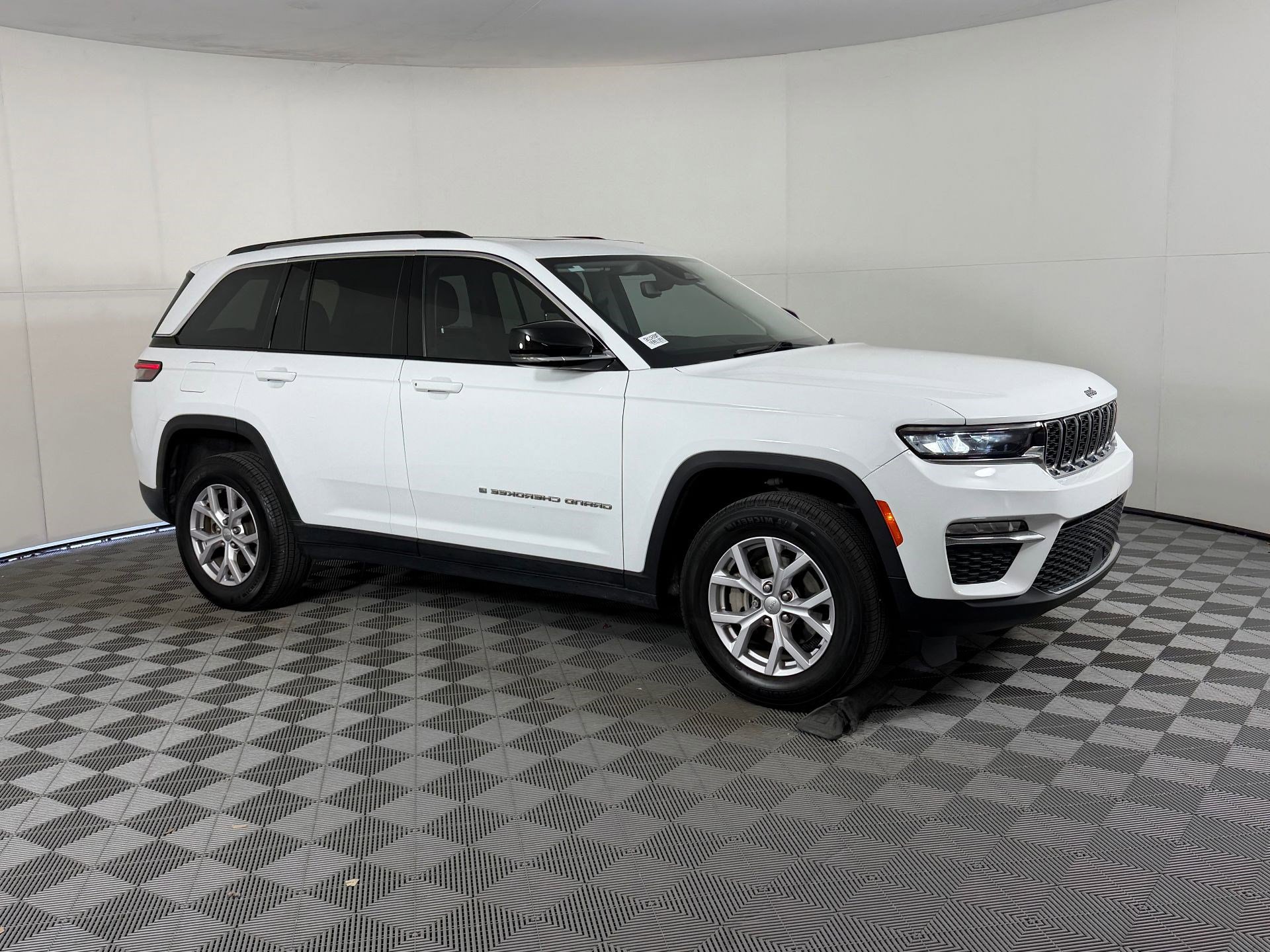 Used 2022 Jeep Grand Cherokee Limited image 7