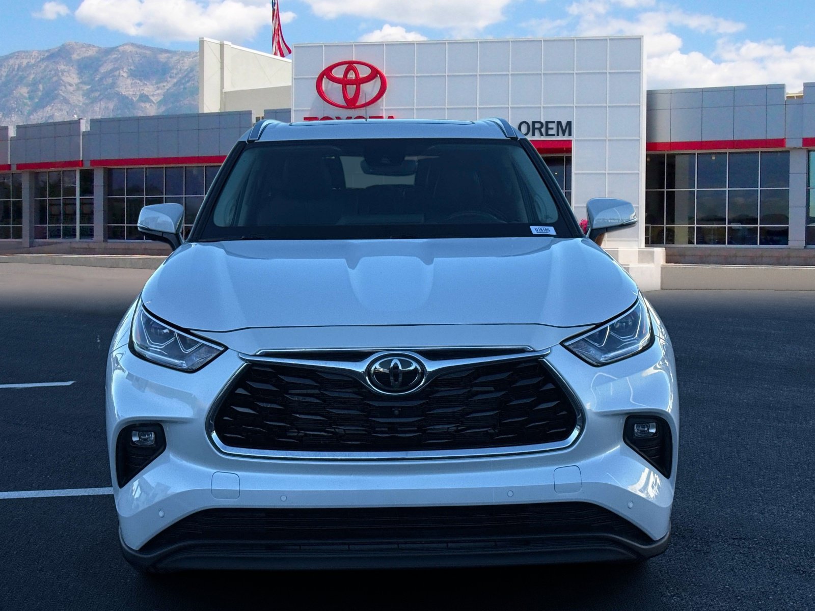 Used 2026 Toyota Highlander Limited AWD/4WD image 2