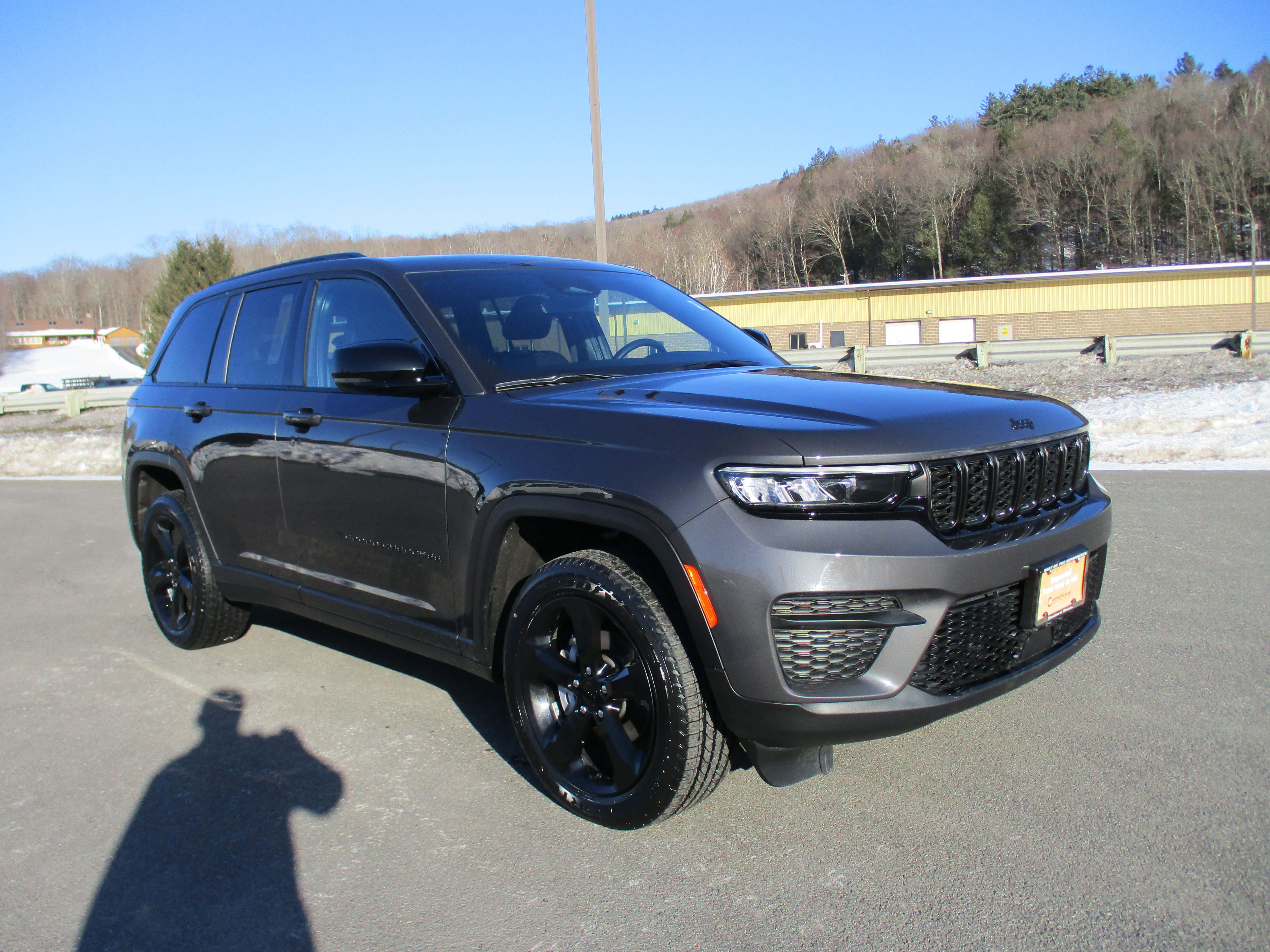 Certified 2023 Jeep Grand Cherokee Altitude image 3