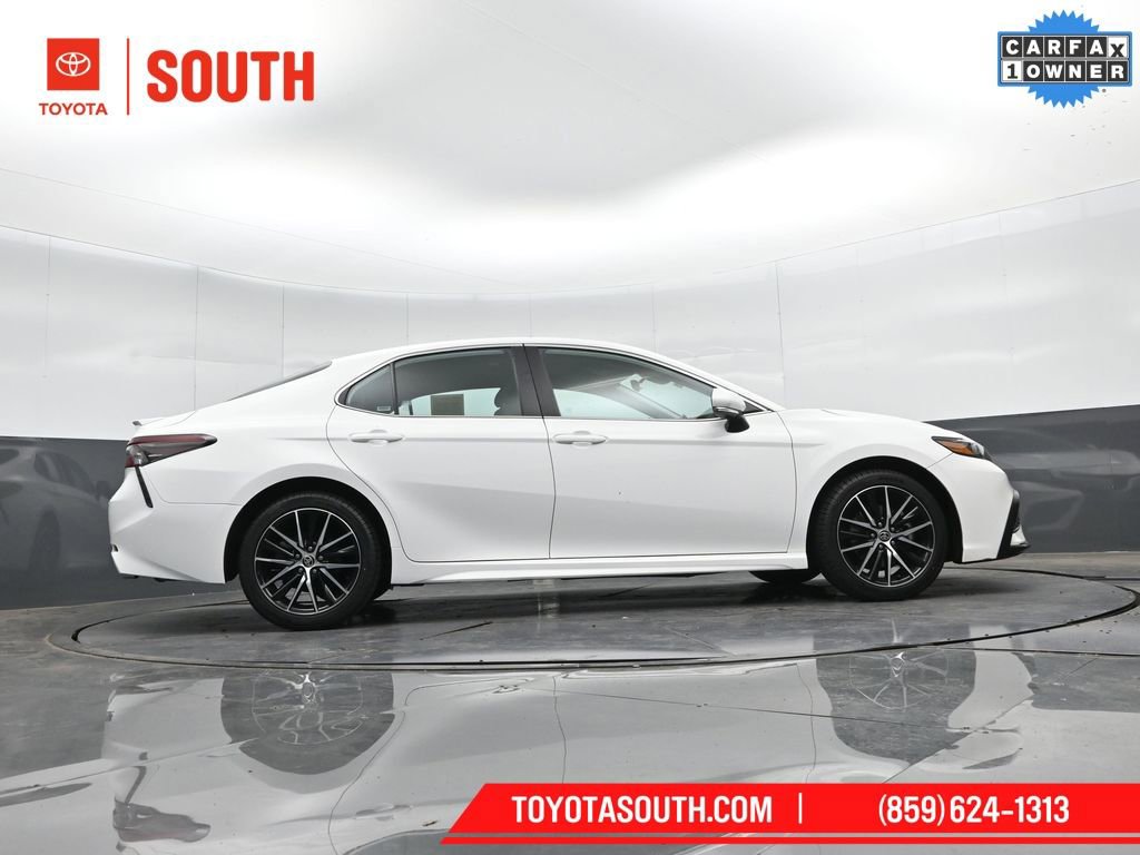 Used 2024 Toyota Camry SE image 40