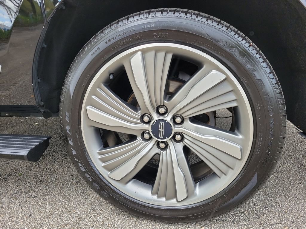 Used 2018 Lincoln Navigator L Reserve w/ Technology Package image 9