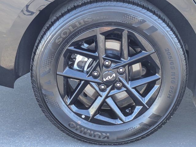 Used 2025 Kia K5 LXS image 14