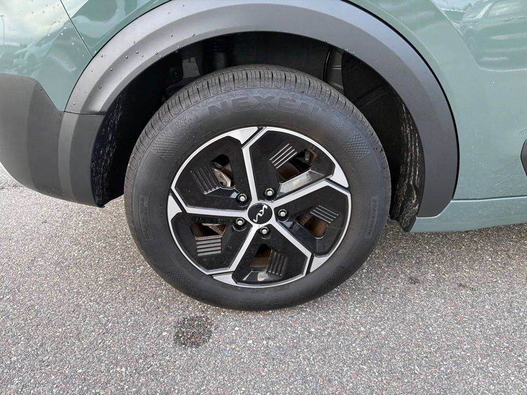 Certified 2025 Kia Niro EX FWD image 28