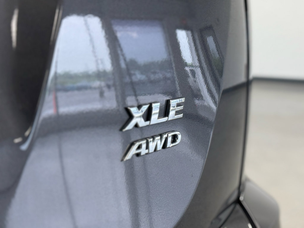 Used 2018 Toyota RAV4 XLE w/ Plus Extra Value Package AWD/4WD image 28