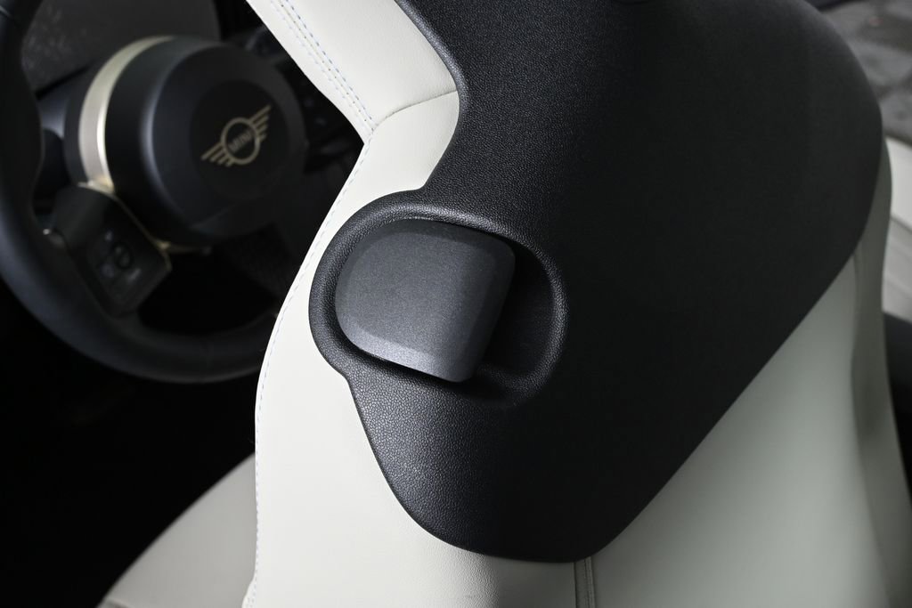 Certified 2025 MINI Cooper 2-Door Hardtop image 24