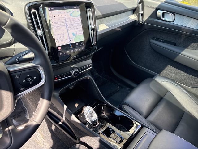 Used 2025 Volvo XC40 B5 Plus AWD/4WD image 18