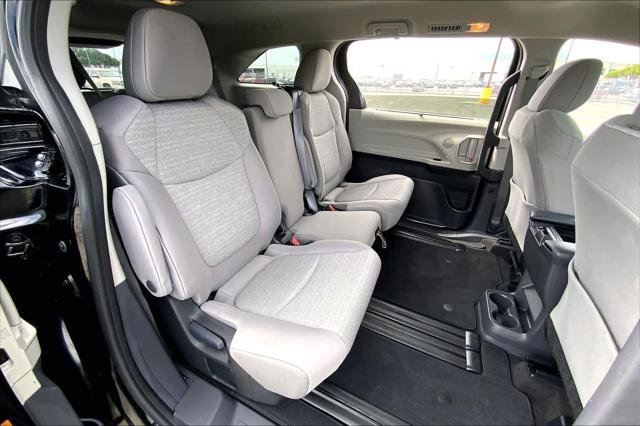 Certified 2024 Toyota Sienna LE FWD image 19