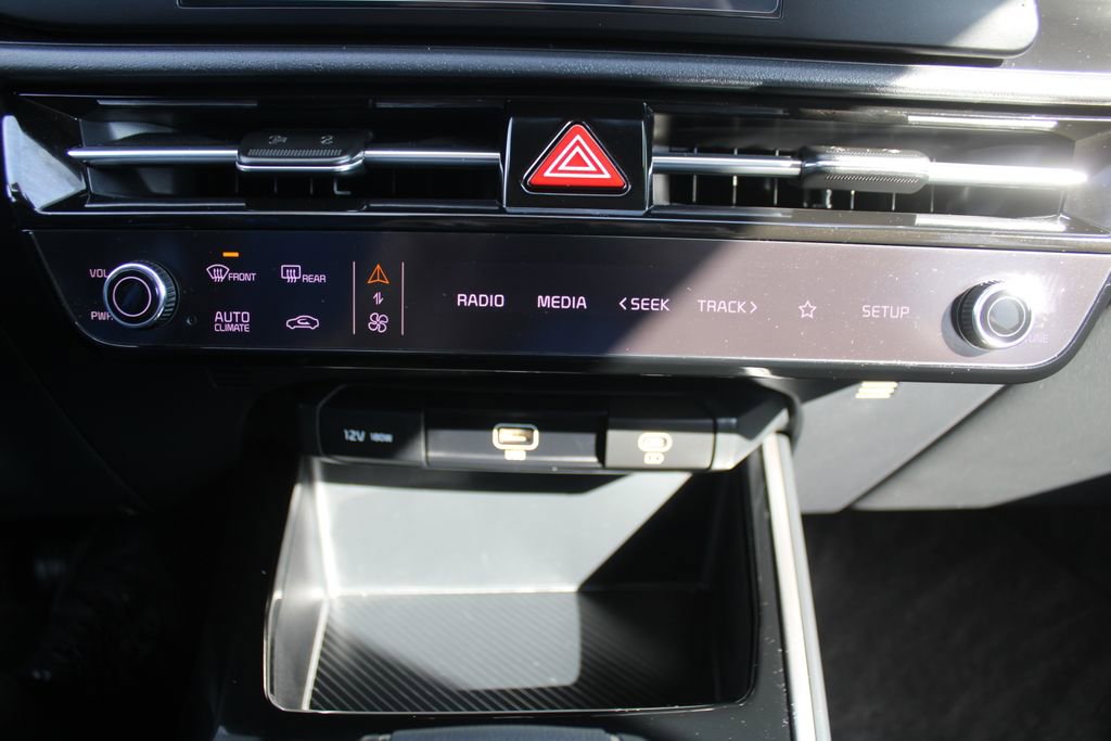 Used 2025 Kia Niro LX image 36