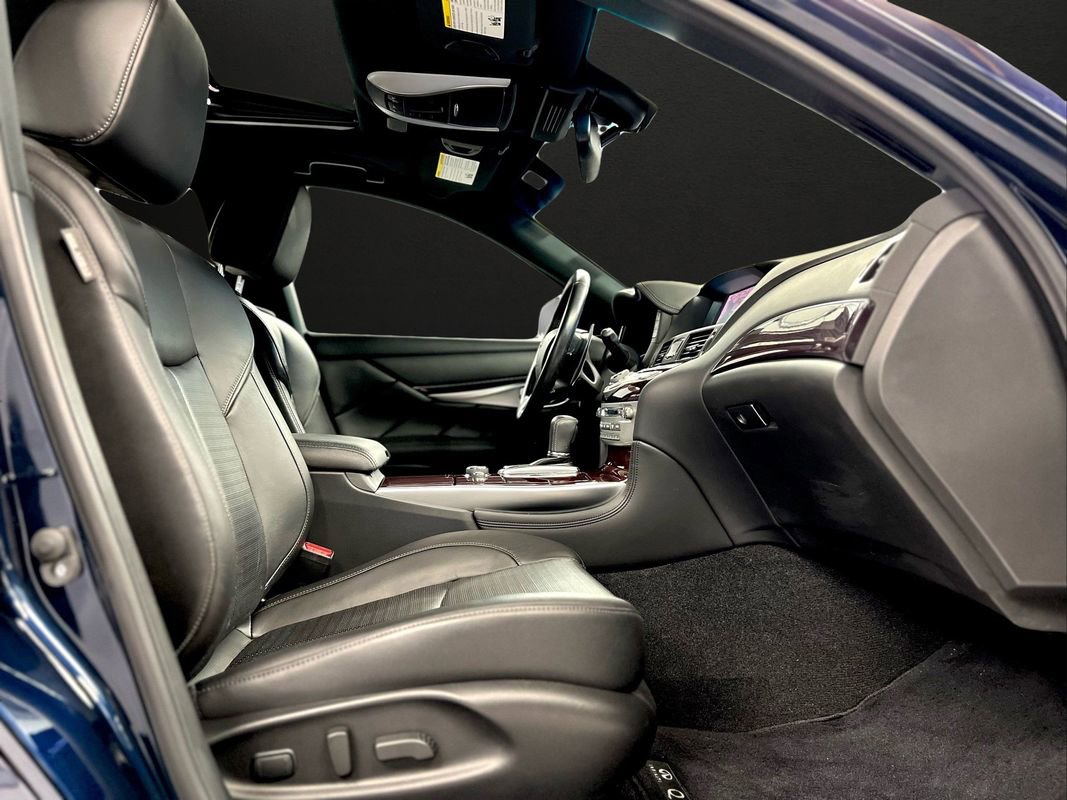 Used 2019 INFINITI Q70 Luxe AWD/4WD image 22