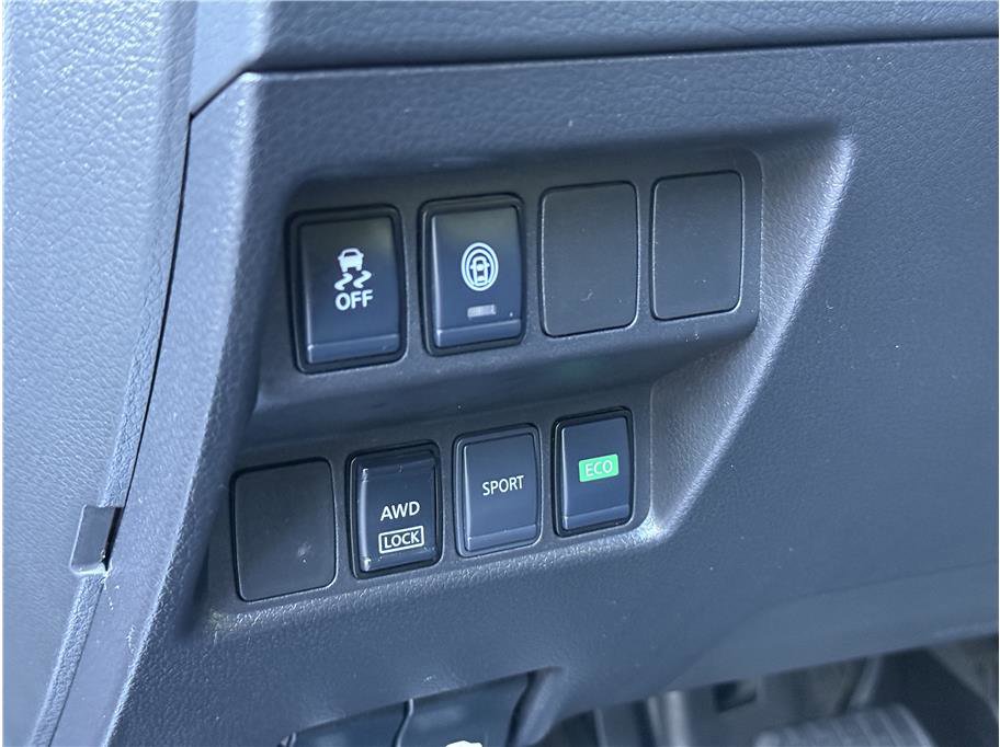Used 2021 Nissan Rogue Sport S image 31