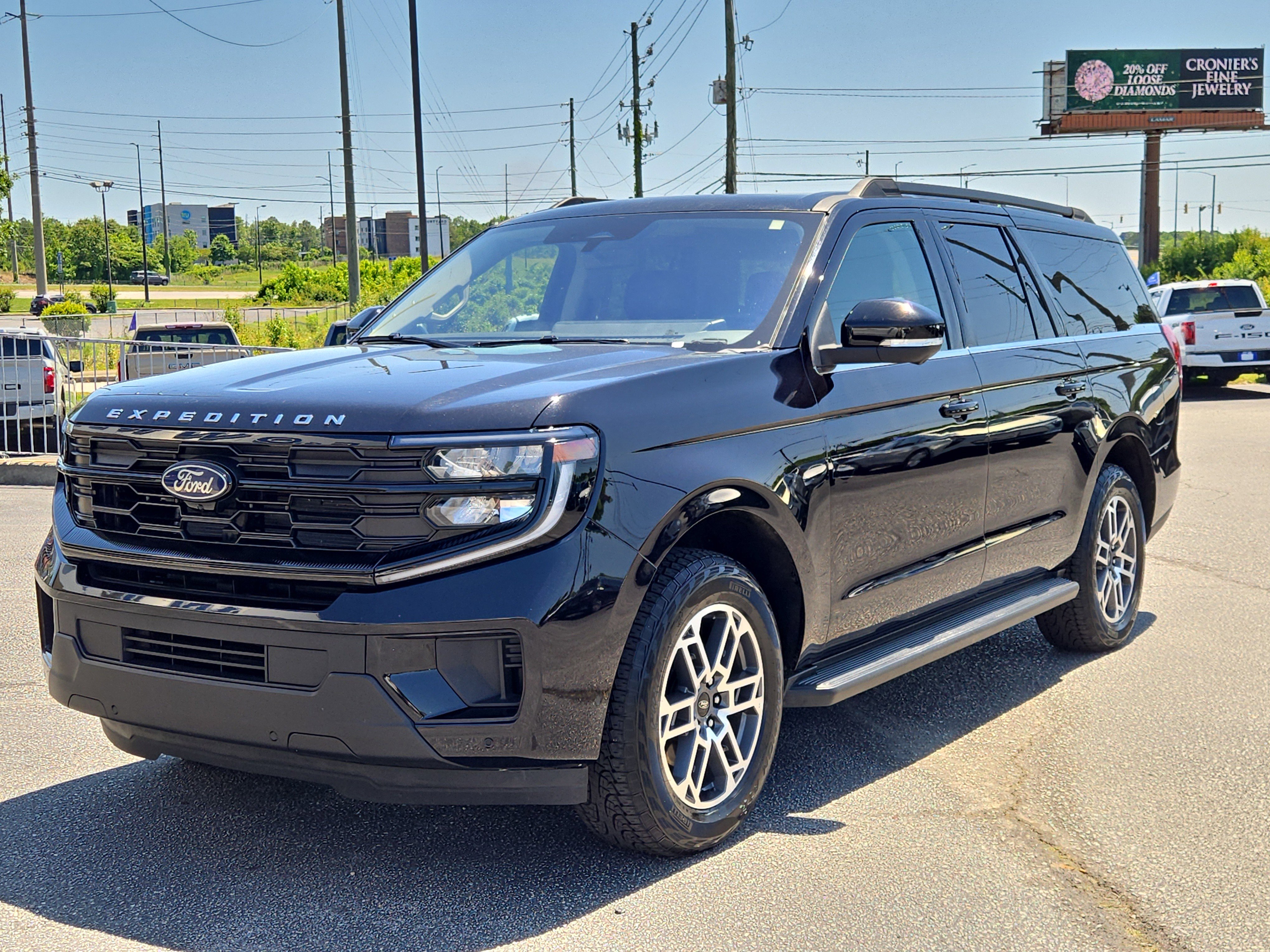 Used 2025 Ford Expedition Max Active AWD/4WD image 2