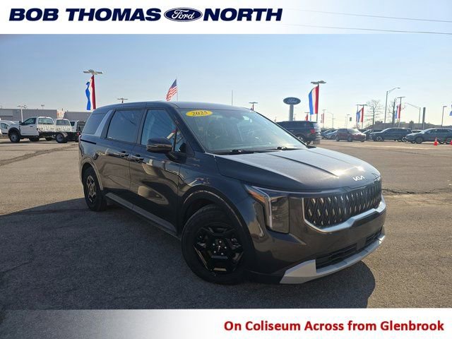 Used 2025 Kia Carnival image 1