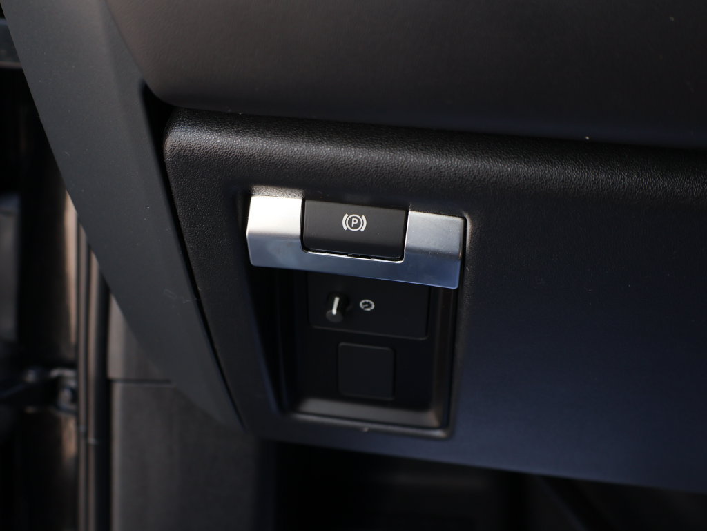 Used 2023 Land Rover Defender 110 X AWD/4WD image 41