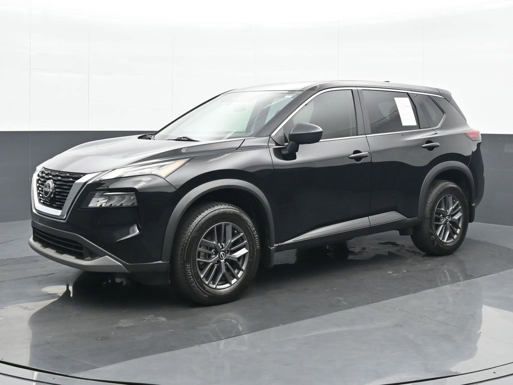 Used 2023 Nissan Rogue S image 2