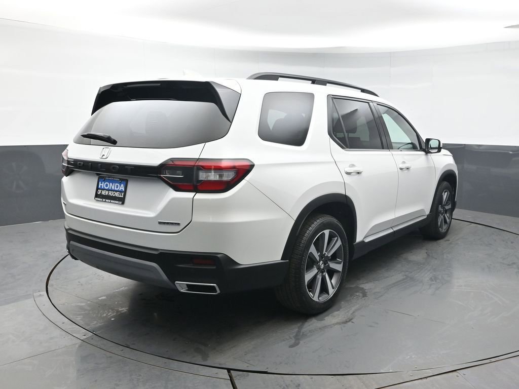 Used 2023 Honda Pilot Touring image 6
