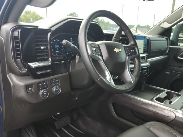Used 2025 Chevrolet Silverado 2500 LTZ w/ LTZ Plus Package AWD/4WD image 23