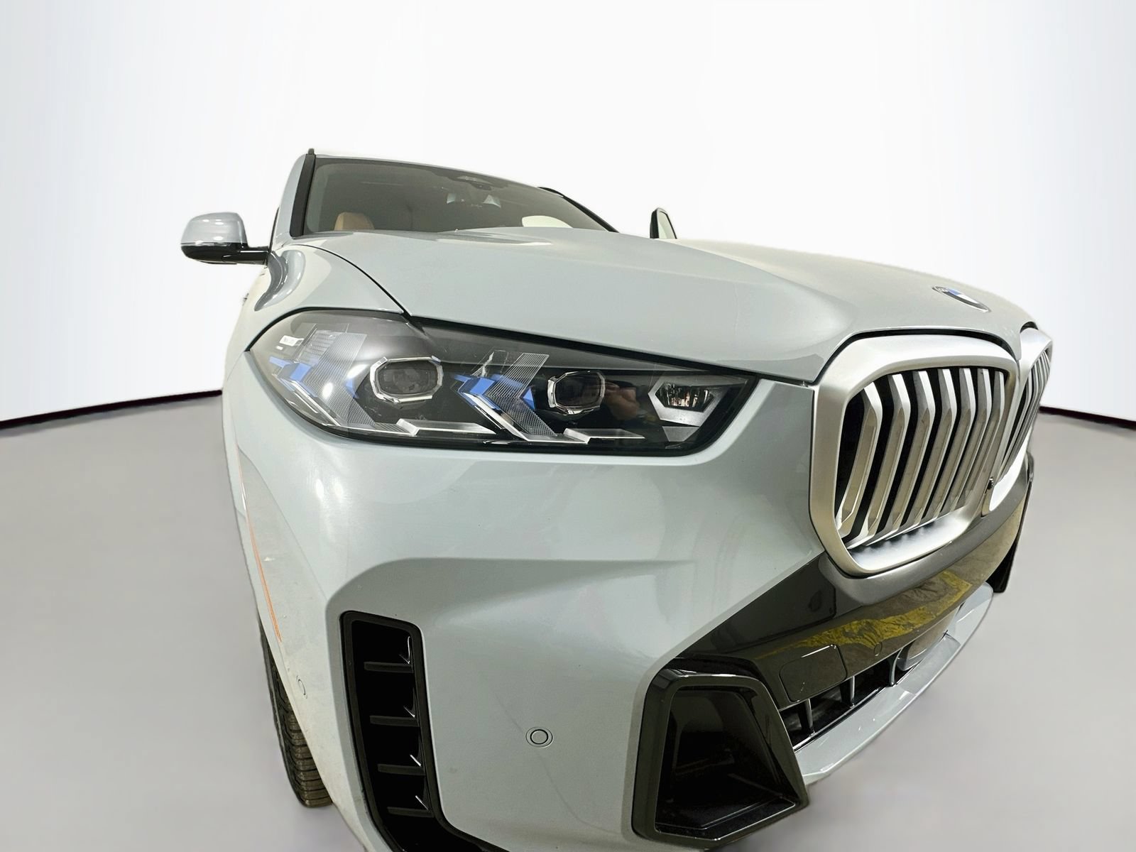 Used 2026 BMW X5 xDrive40i w/ M Sport Package AWD/4WD image 10