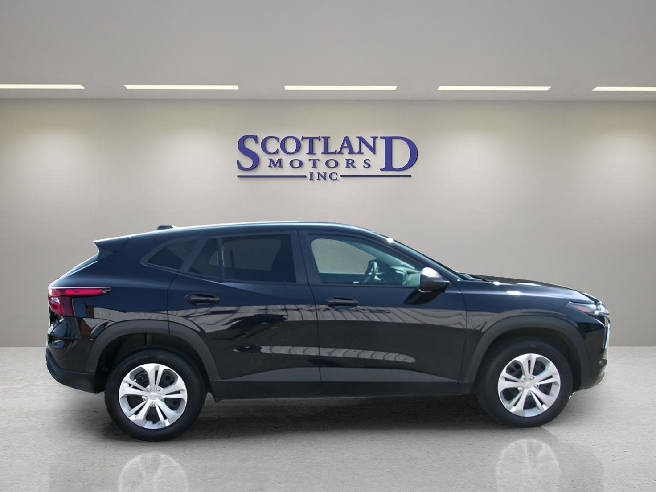 Used 2025 Chevrolet Trax LS image 5