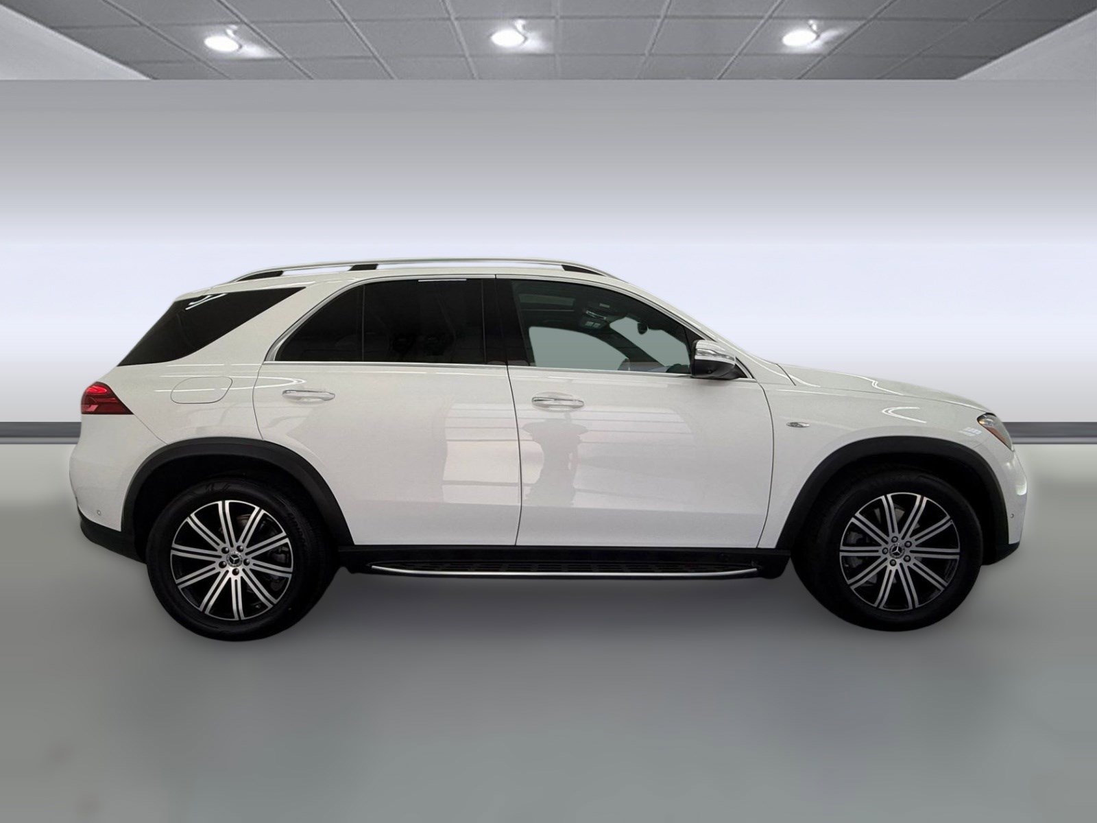 Used 2025 Mercedes-Benz GLE 450e 4MATIC w/ Winter Package image 7