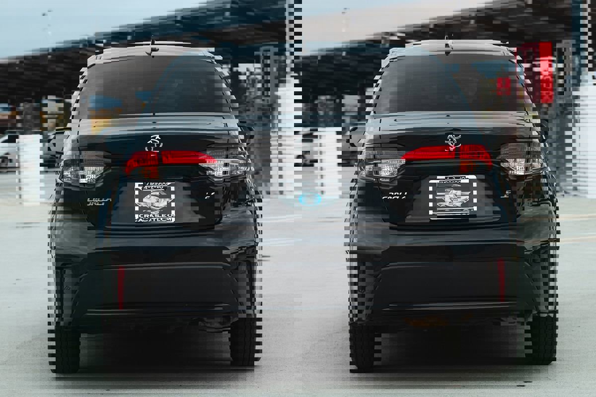 Used 2021 Toyota Corolla LE image 7