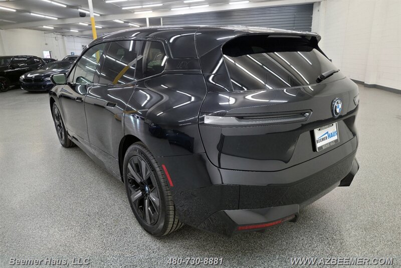 Used 2024 BMW iX xDrive50 w/ Sport Package AWD/4WD image 7