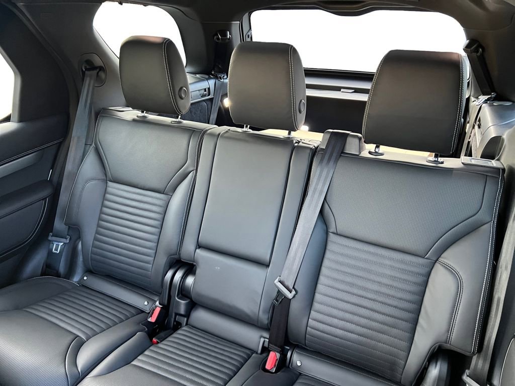 New 2025 Land Rover Discovery Dynamic SE image 22