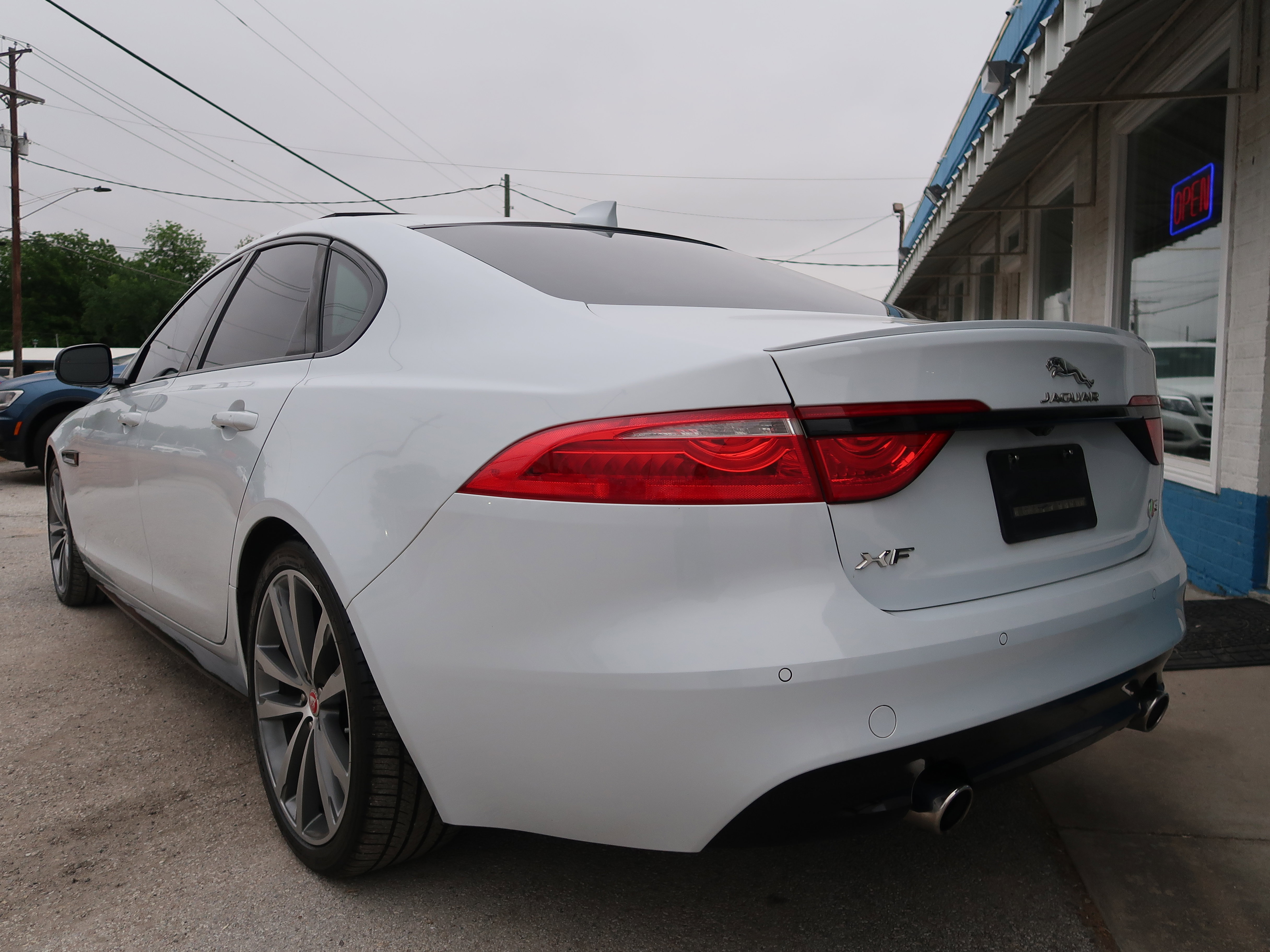 Used 2016 Jaguar XF S RWD image 7