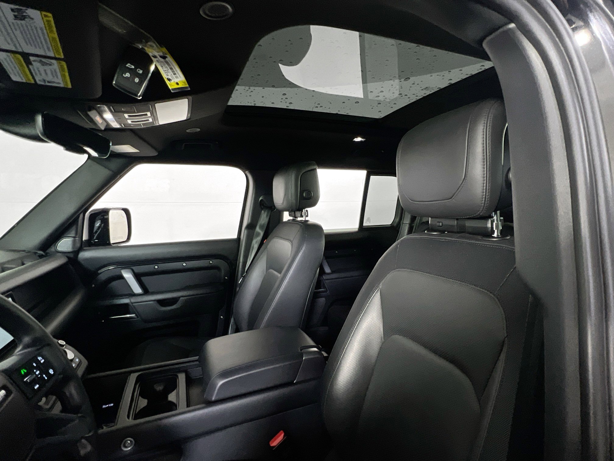 Used 2024 Land Rover Defender 110 X-Dynamic SE image 21