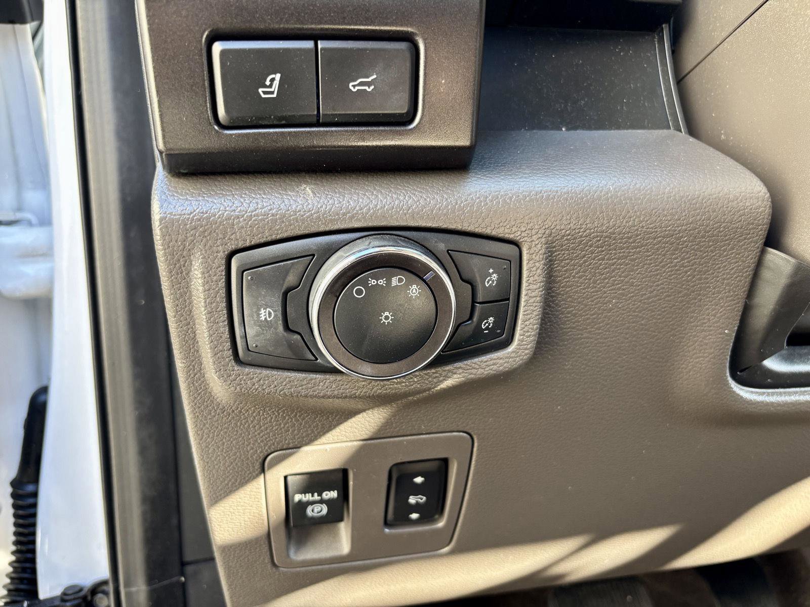 Used 2018 Ford Expedition Max Limited image 18