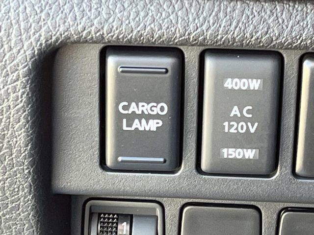 Used 2021 Nissan Titan Platinum Reserve w/ Moonroof Package AWD/4WD image 40