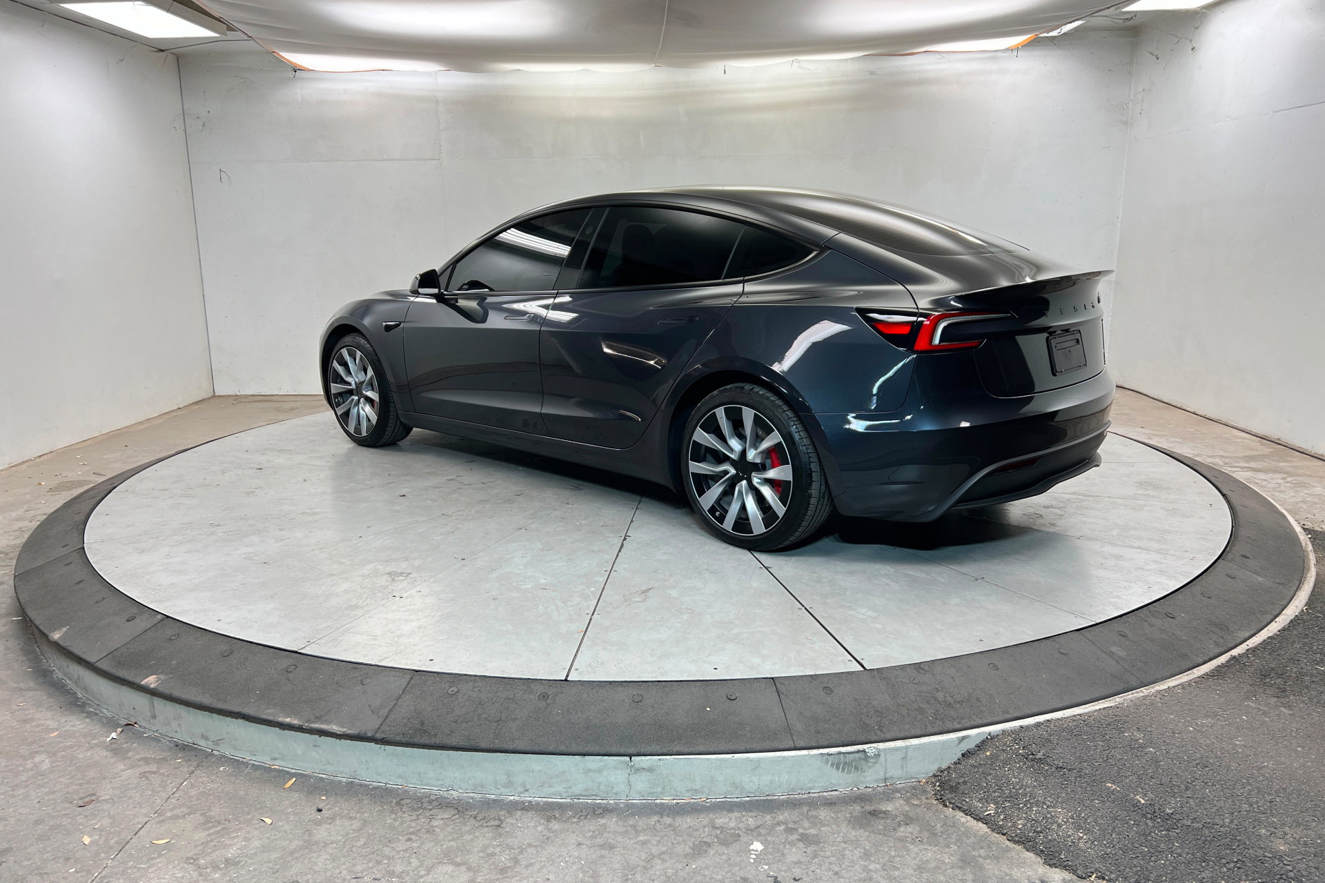 Used 2025 Tesla Model 3 image 3