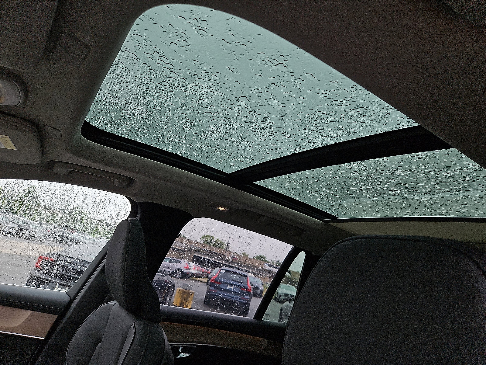 New 2026 Volvo XC90 B6 Plus w/ Protection Package Premier image 12