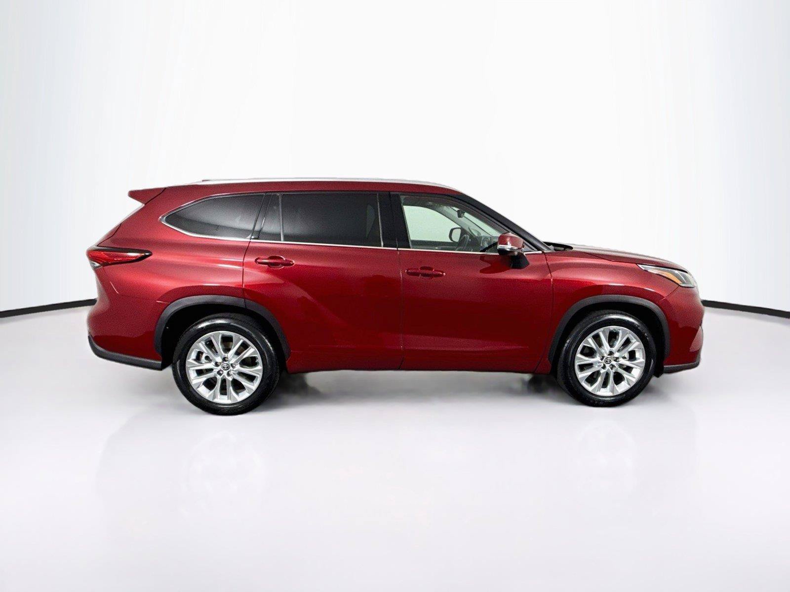 Certified 2021 Toyota Highlander Limited FWD image 11