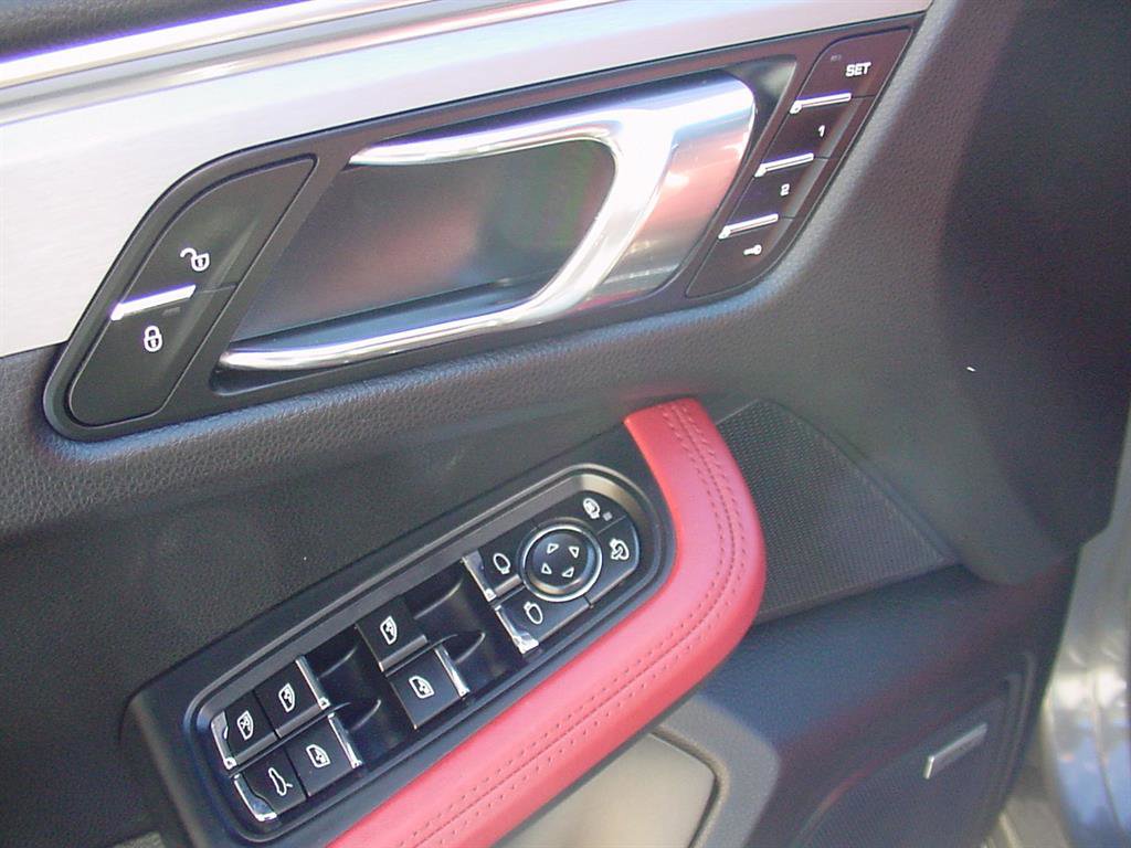 Used 2016 Porsche Macan Turbo image 14