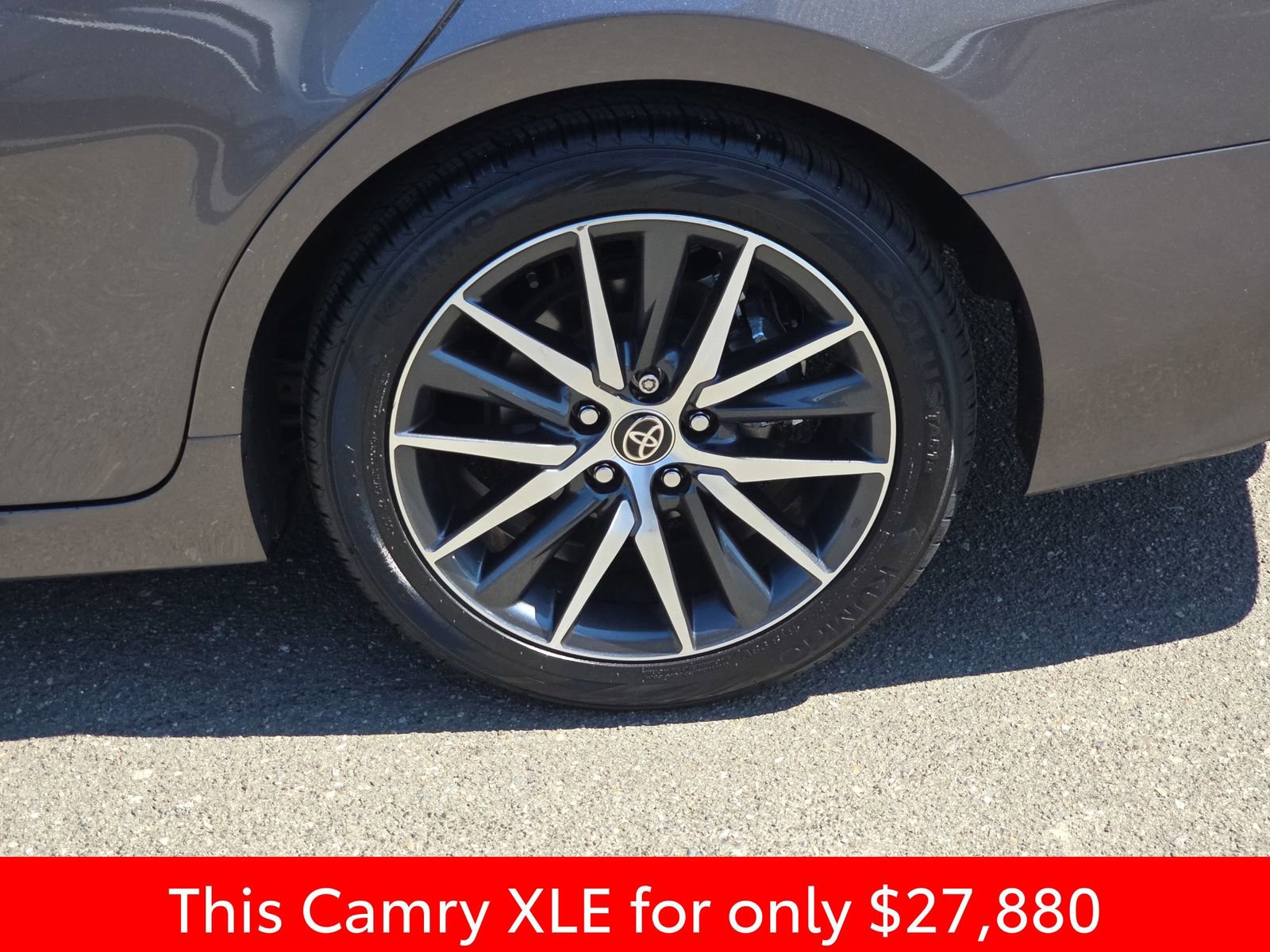 Used 2024 Toyota Camry XLE FWD image 39