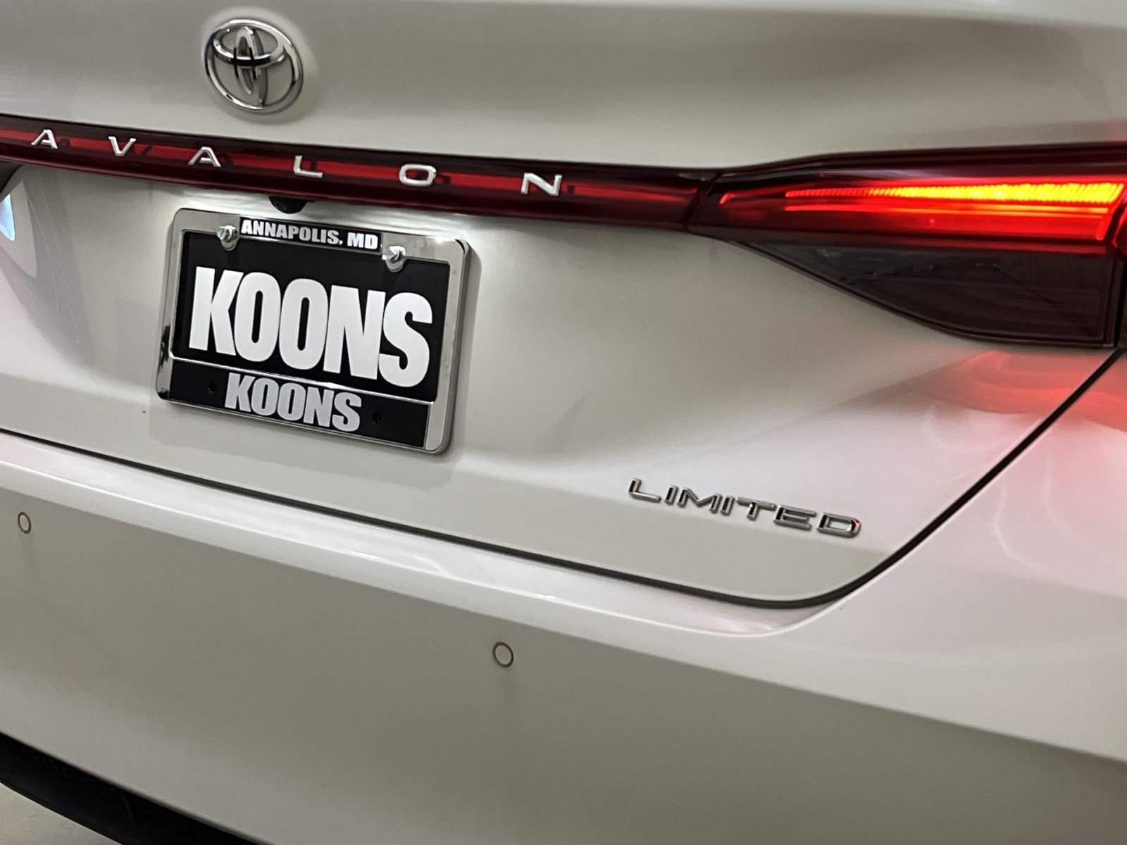 Used 2020 Toyota Avalon Limited w/ Advanced Safety Package FWD image 29