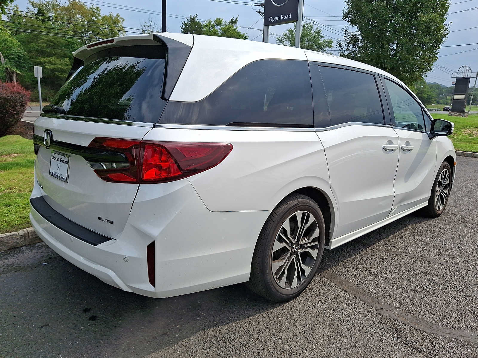 Used 2025 Honda Odyssey Elite image 6