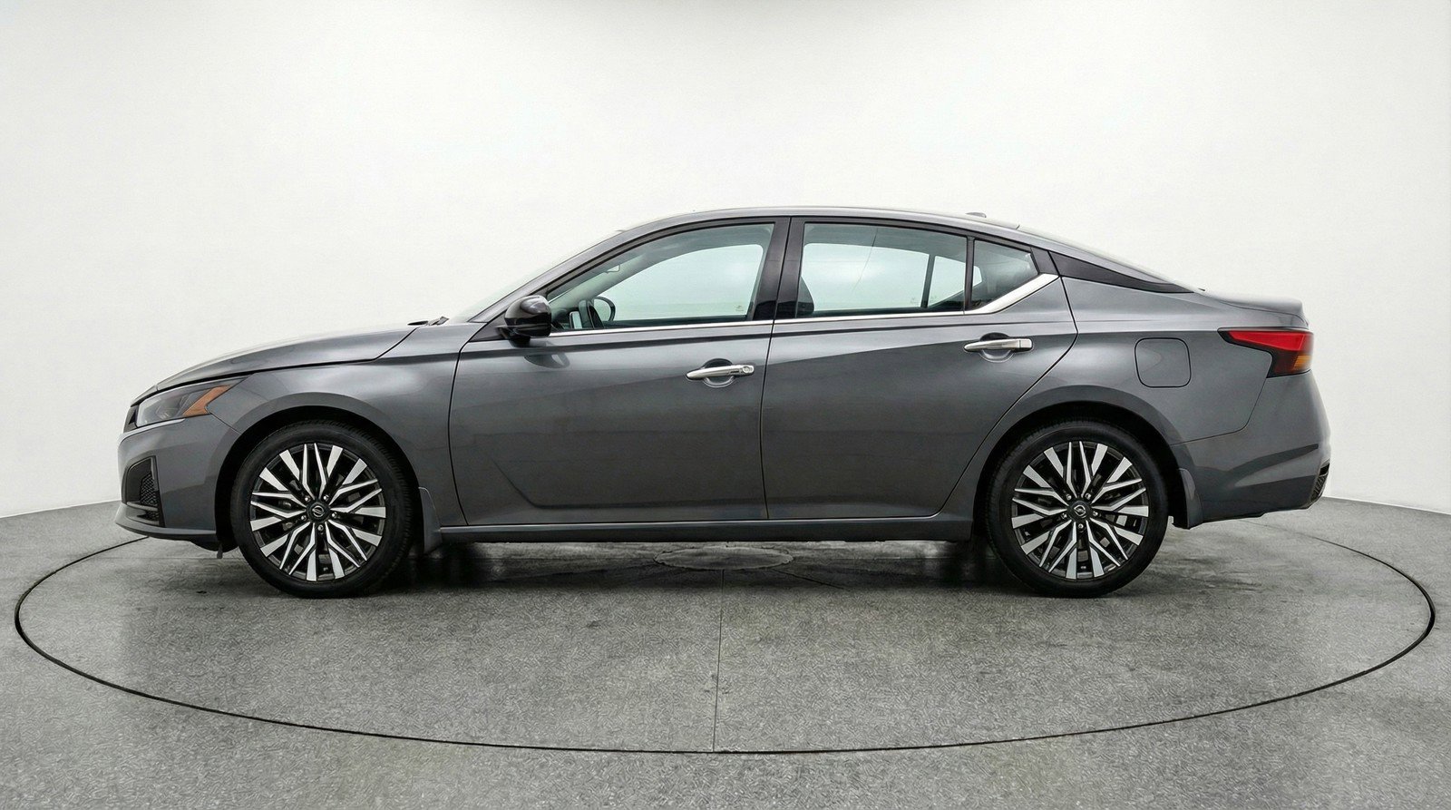 Used 2025 Nissan Altima 2.5 SV FWD image 5