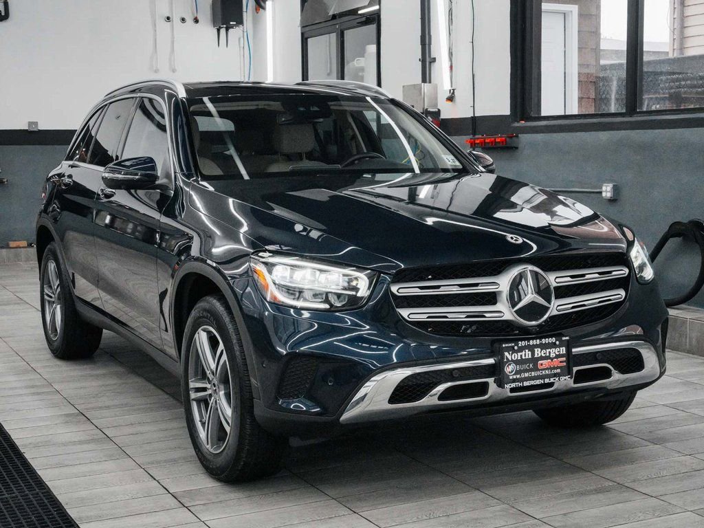 Used 2022 Mercedes-Benz GLC 300 4MATIC image 3
