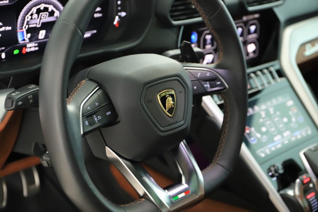 Used 2020 Lamborghini Urus image 16